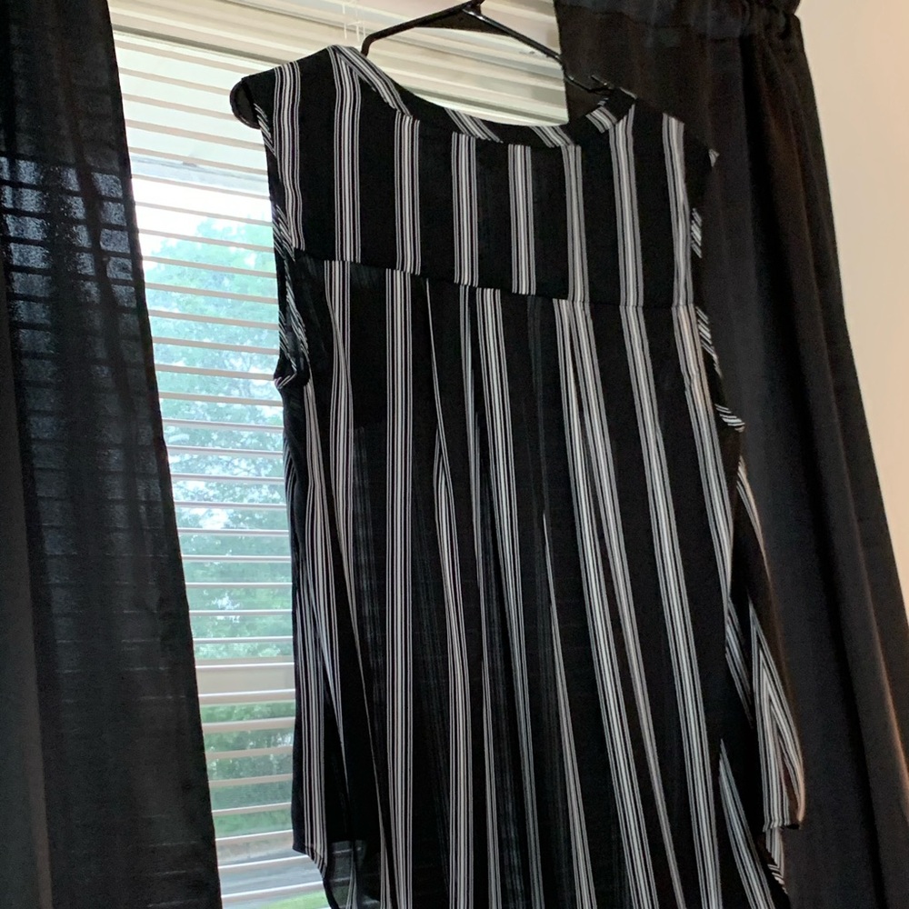 Sleeveless blouse